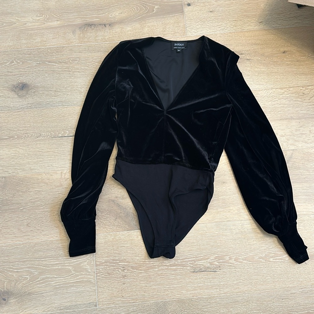 Bardot
Bryony Balloon-Sleeve Bodysuit Velvet